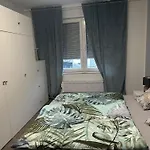Luxurioese 2,5 Zimmer Oase Komplett Ausgestattet In Top Lage